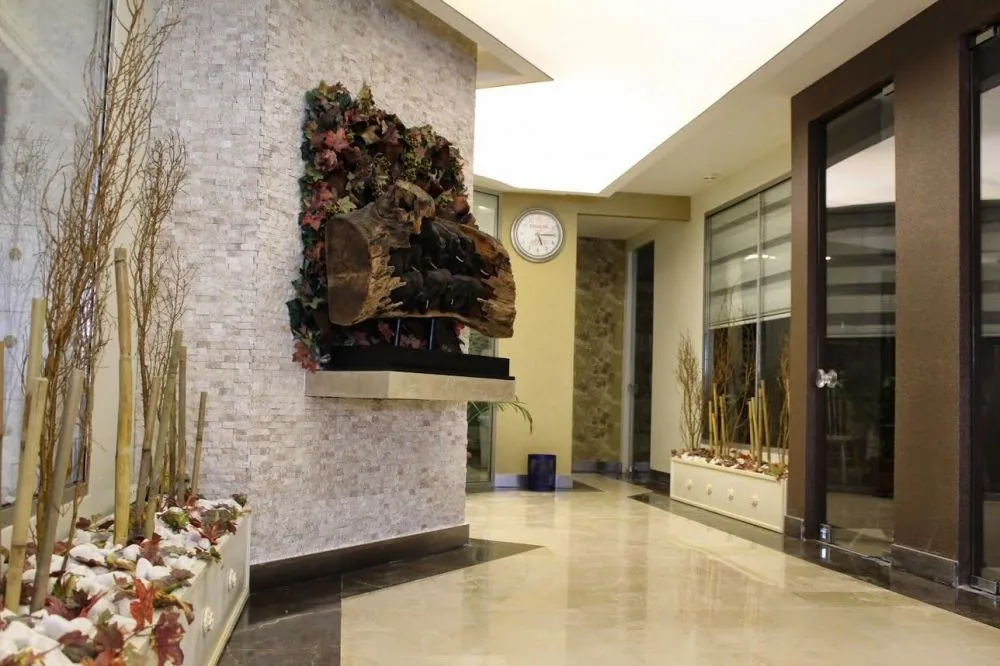 White split face stone wall in an office lobby